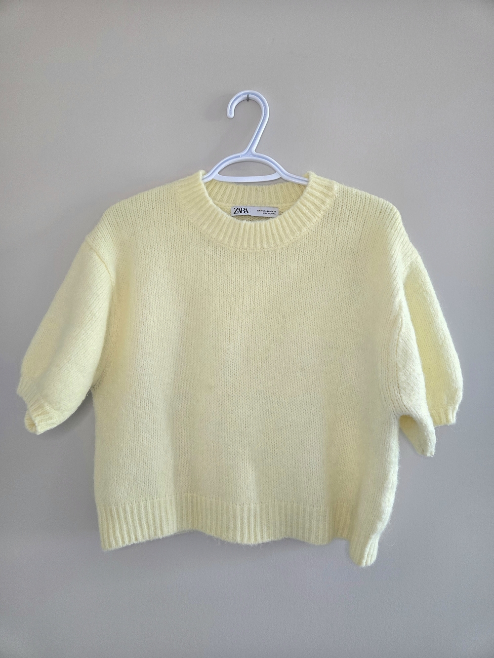 Zara Pale Yellow Short Sleeve Crewneck Sweater
